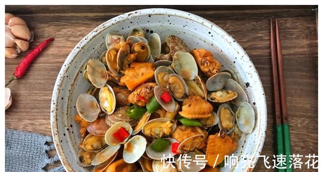 蛤蜊|鸡翅新吃法,和天下第一鲜一起煮,鲜嫩开胃,下酒下饭,真过瘾!