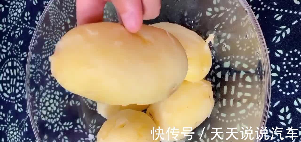 手把手教你做东北大饭包，酱香浓郁葱香四溢，咬上一口满嘴香