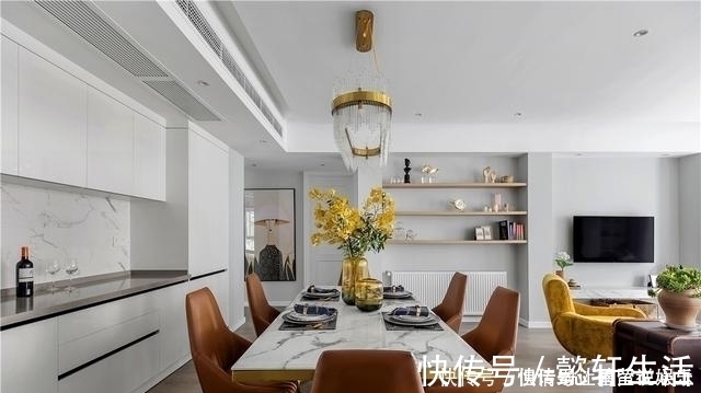 简约|她家150㎡轻奢风，玄关就露着不俗的品味，客厅是她最钟爱的地方