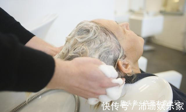 洗头|头发隔多久洗一次最好很多人都做错了,难怪头发掉得越来越厉害