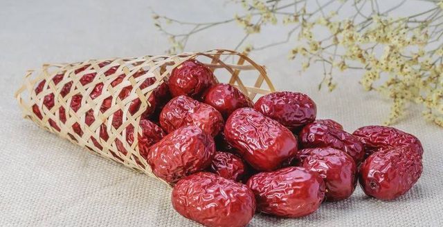 营养物质|红枣是胃病“催化剂”?医生:想要胃健康,3种红色食物尽量远离