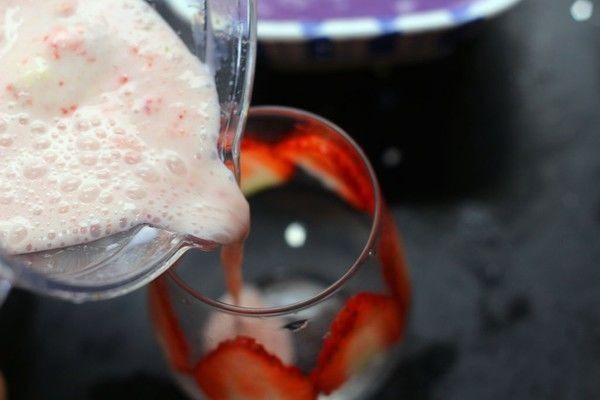 酸酸甜甜，像初恋一般美好的草莓奶昔，简直人士最爱