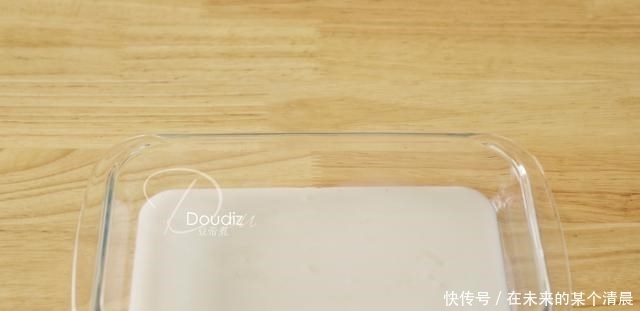 用牛奶搭配做个甜品,味道香营养好,老公孩子抢着吃