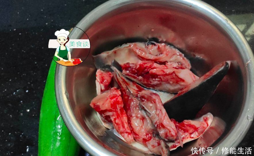 丝瓜|热天最馋此蒸菜,蒸一蒸8分钟上桌,鲜到流口水,营养好吃不上火