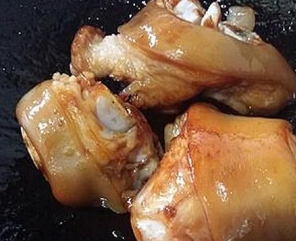 猪身上最好吃的两块部位,价格是排骨的一半,懂行人看见就买