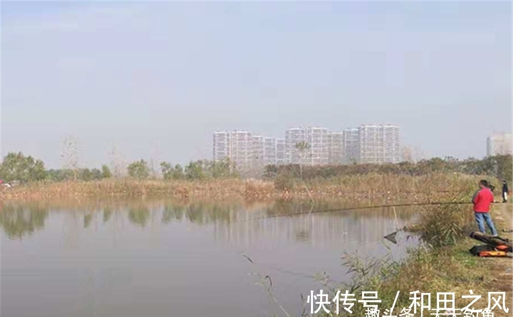 冬季钓鱼,先别着急下竿,多走走、多看看,两大策略帮你找到鱼窝