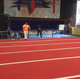 |搞笑GIF:真是一枚灵活的胖子,镇住了所有人