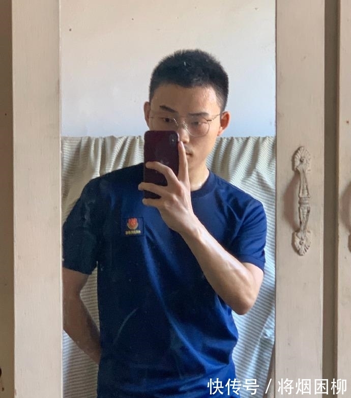 小哥|身高不够肌肉来凑，25岁小哥健身日常，一年没少做俯卧撑！