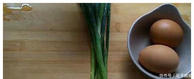 鸡蛋|鸡蛋不要炒着吃了，大厨教你新做法，简单又好吃，一次5个不够吃！
