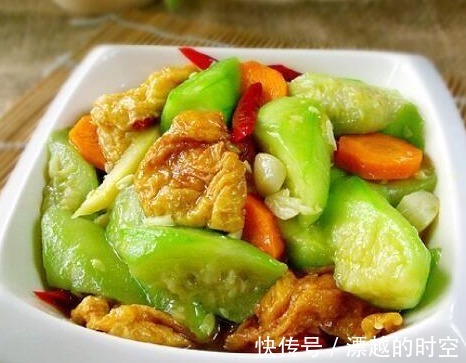 几道非常解馋的素菜,食材简单味道鲜美可口,做法简单很好学!