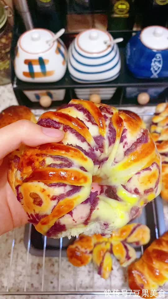 面包|好吃的花式紫薯面包是这样做的，营养美味，看一遍就会