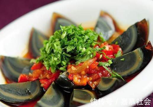 油泼辣子|过年做凉拌皮蛋,别少了3种调料,加上之后更美味,不腥不发涩