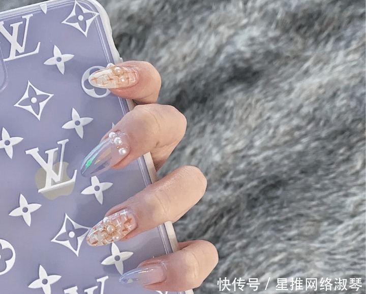 超有名媛范儿的甜美小香风美甲，精致不浮夸，千万别错过