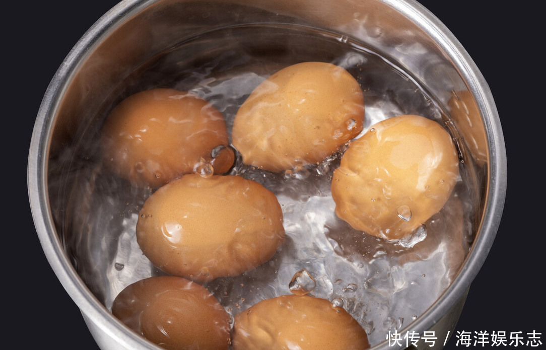 剥壳|天热煮鸡蛋,直接下锅煮就错了,教你一招,鸡蛋又香又嫩还好剥壳
