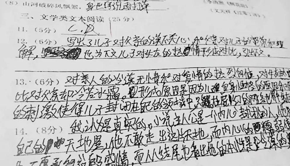 3年级男孩的作业本走红,字迹堪比“印刷体”,妈妈却开心不起来