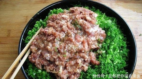 调饺子馅,记得放3样料,饺子做好鲜香流汁,不柴不腥,很好吃