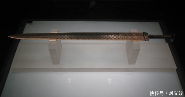 另一人|古剑出土后, 专家认为此剑为2300年前勾践所用, 郭沫若: 是另一人