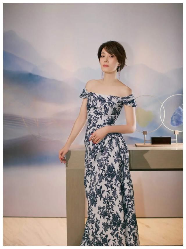 发型|40岁女人发型别瞎剪,今夏流行这5款“减龄”短发,显年轻很洋气