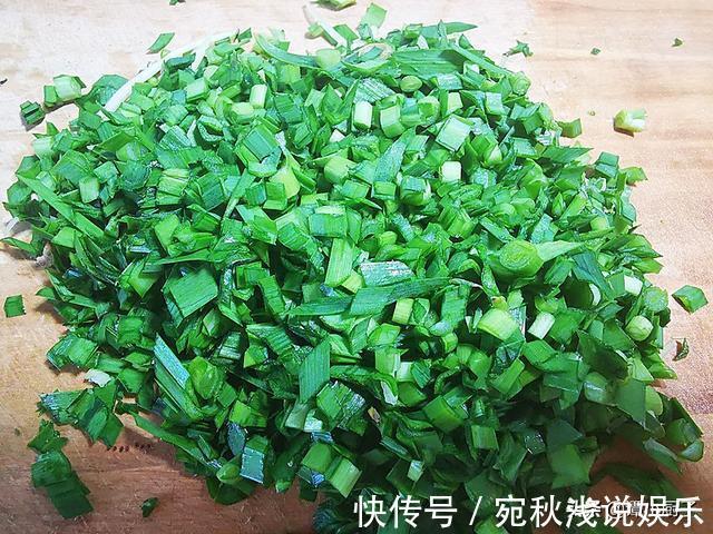 面粉|入伏后,吃肉没食欲,不妨尝尝这菜,简单煎一煎,既当菜又当饭