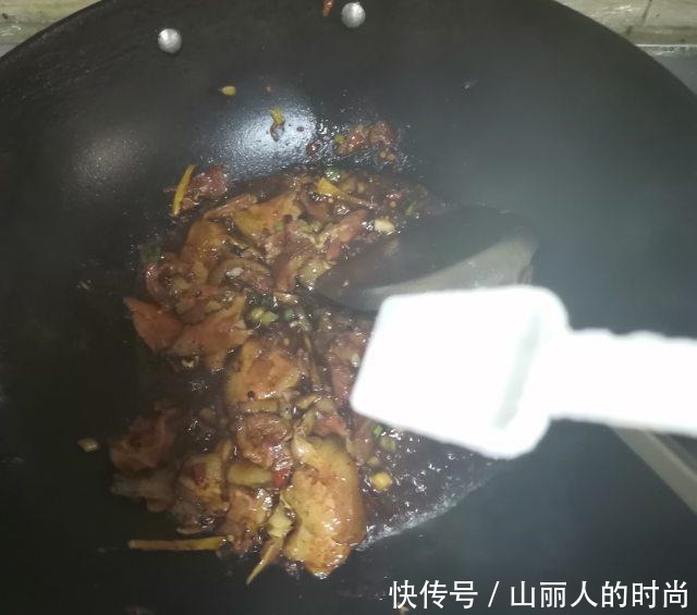 猪头肉拌黄瓜，香而不腻，下酒棒极了