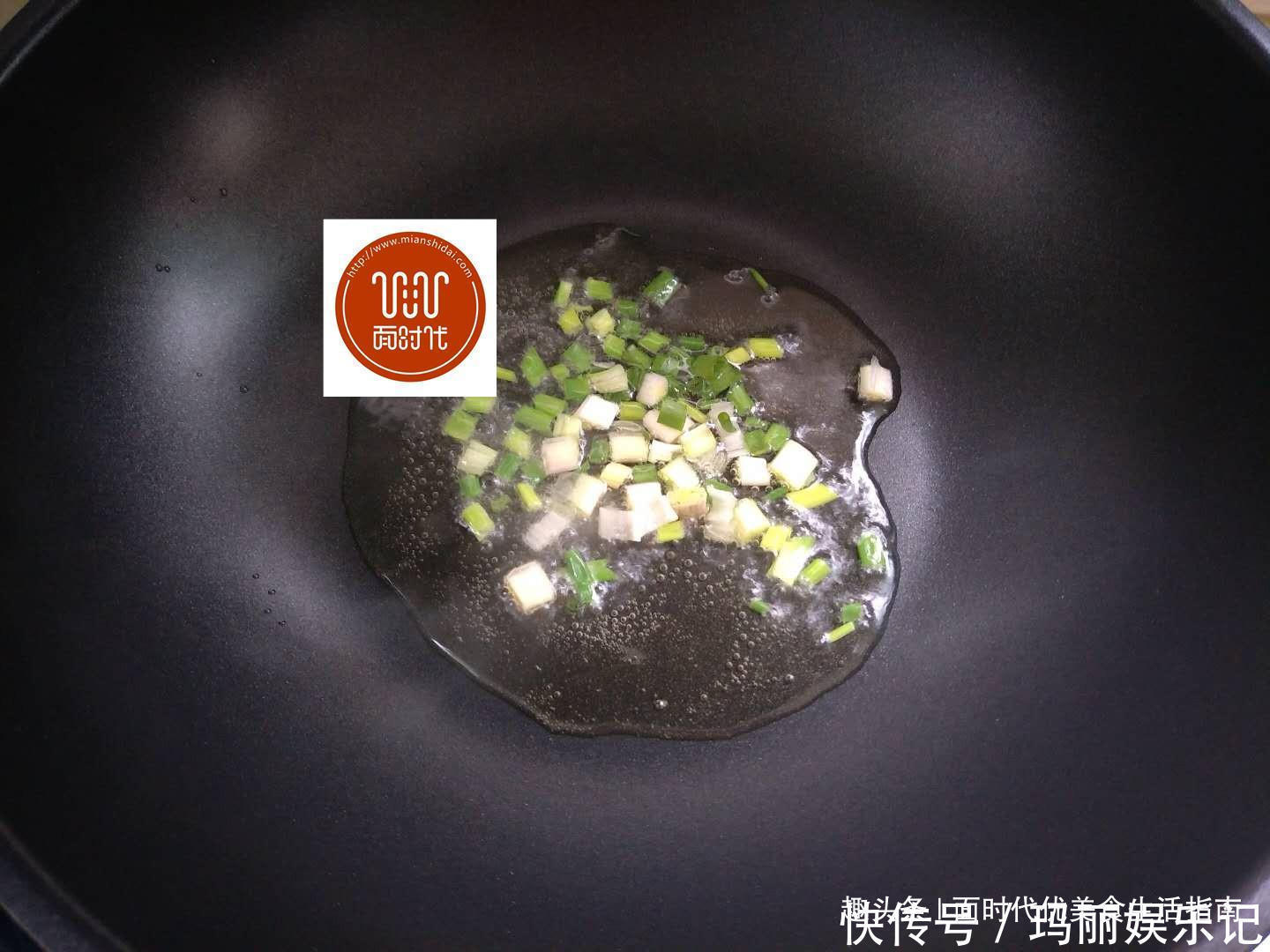  夏天|夏天，孩子就稀罕这个米线做法，即开胃又好做，一次一大碗才够吃