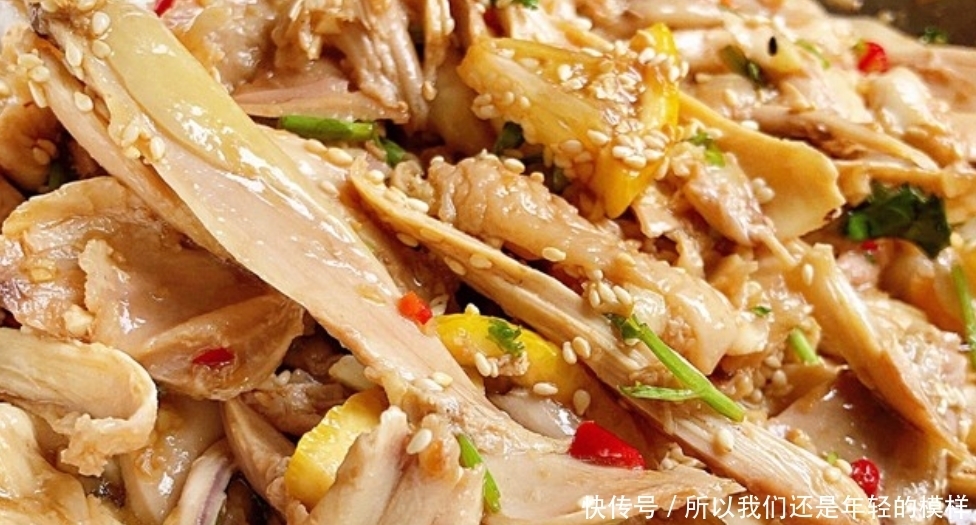 肉质细腻爽滑的手撕鸡,家庭版做法十分简单,味道鲜嫩可口