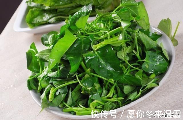 炒空心菜,别急着下锅,多做这一步,炒出来的颜色不发黑