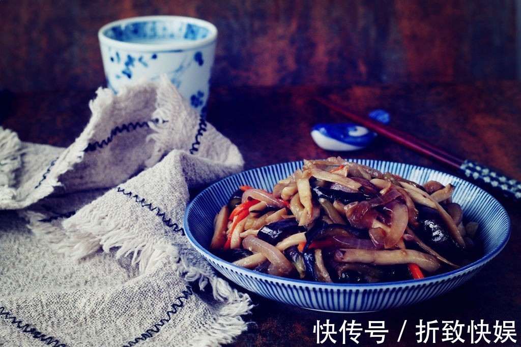炒制|杏鲍菇和茄子的完美组合,简单炒一炒,鲜香入味又好吃
