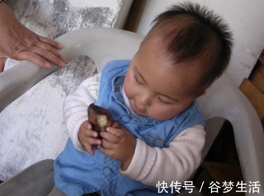 一时气|宁可饿着孩子,也别在睡前吃4样食物,脾胃伤了,积食还长不高