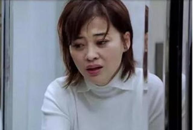 药水|幼儿园给娃喂“红色水”,妈妈去校质问,知晓“内幕”后羞愧不已