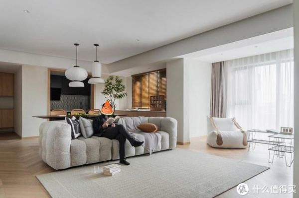 衣柜|成都夫妇155㎡的家,仅凭一个客厅就圈粉无数,不要电视墙太香了