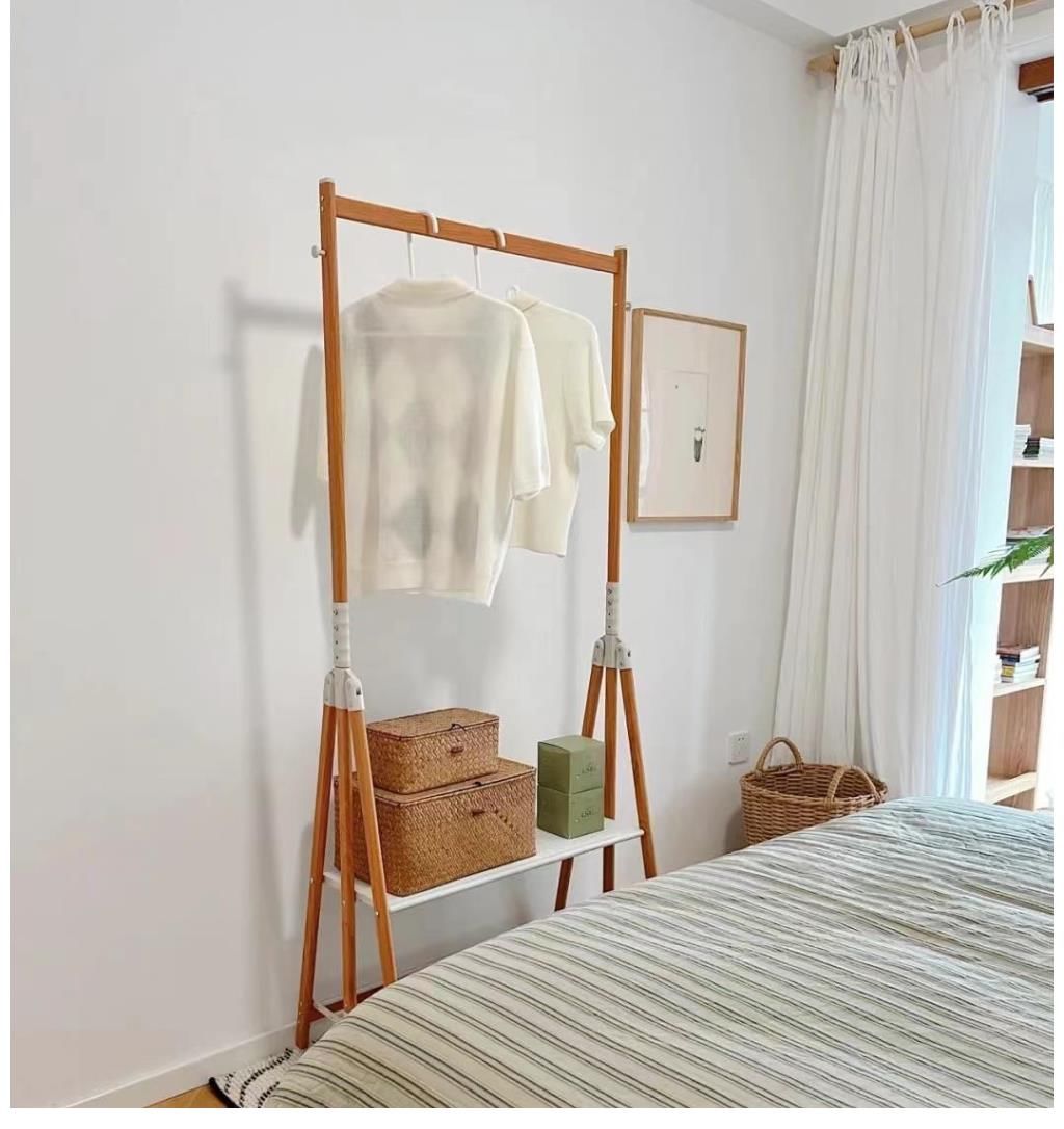 次卧|98㎡原木风新居,大白墙搭配原木家具,朋友来家做客都说像大平层