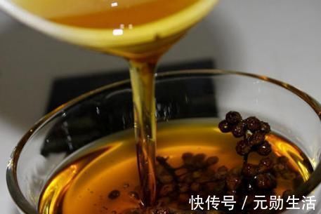 花椒粒|炸花椒油时,直接下锅炸就错了!多做1步,花椒油才够香、麻味足