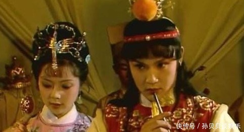 韩弘&红楼梦里高冷的薛宝钗,听到贾宝玉骂她这两个字,羞愧难当!