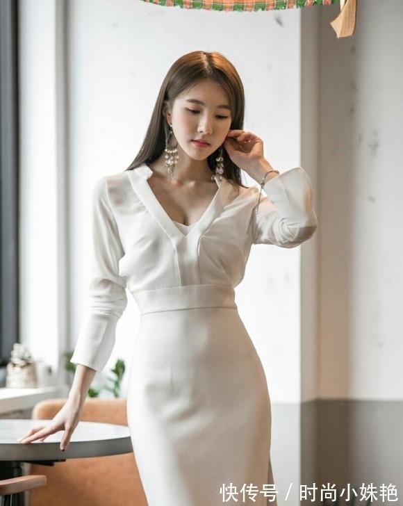 时尚穿搭 简单时尚穿搭,宽松修身半身裙,清新减龄更具美感