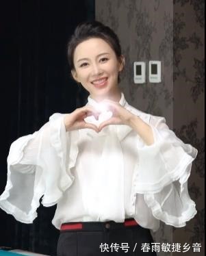 综艺栏目|潘晓婷综艺栏目大秀球技,完美打造时尚感,粉丝的留言很温馨!