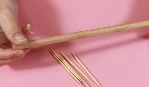 把牙签粘在筷子上，原来作用这么厉害，解决了家家户户大难题