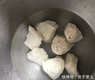 全麦葡萄干软欧包