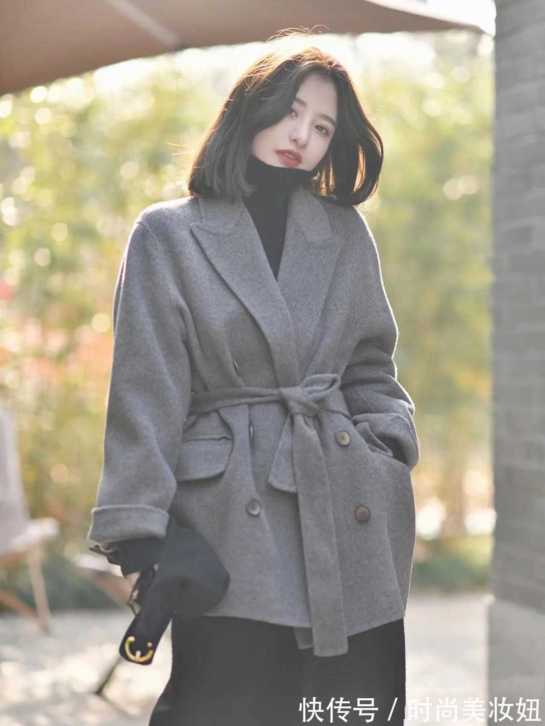 灰色大衣 没想到,灰色大衣这样搭真高级,4种优雅配色,提升气质又洋气