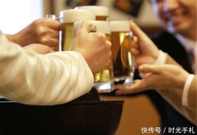 痛风|尿酸高的人，尽量远离3个坏习惯，少吃这5物，痛风或许不来扰