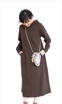 厂商|日本厂商推出生蚝挎包及手帕,这造型我看着腥得慌