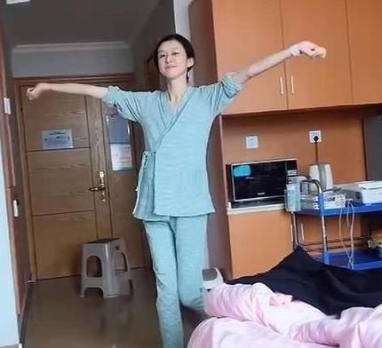 待产室|“最苗条”产妇火了,待产室跳舞催生,网友质疑真是快生了吗