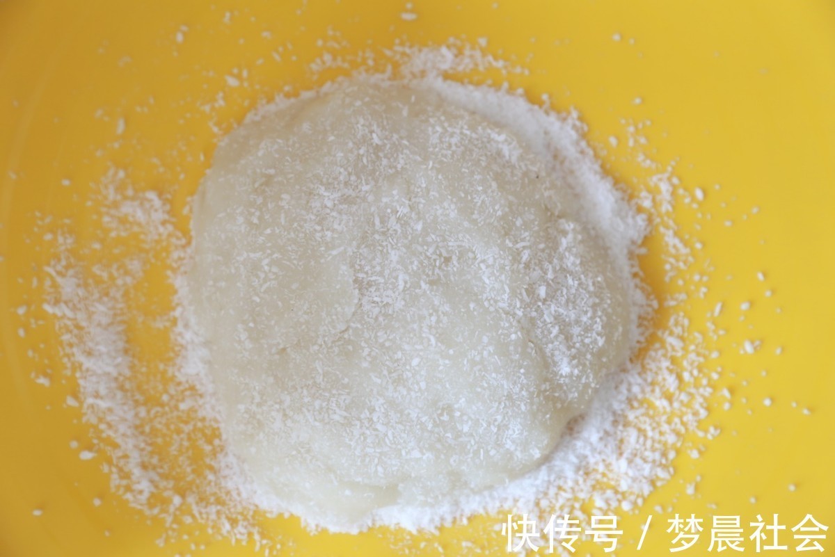 面糊|自制糯米豆沙卷,软糯的外皮,甜甜的馅料,真的是太好吃了