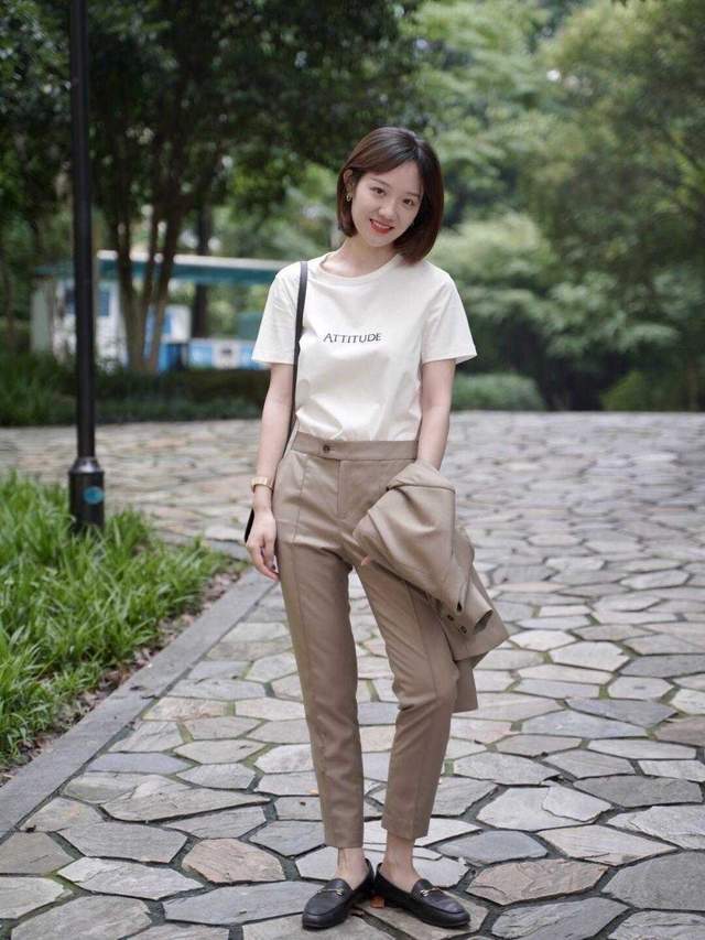 小个子|扔掉紧身裤吧!今年流行这几款,小个子初秋可以这样穿,百搭舒适