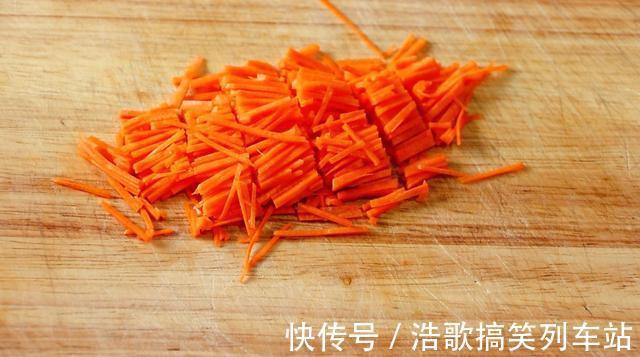 炒鸡蛋|炒鸡蛋谁都会做,想把鸡蛋炒好吃有窍门,加上它,鲜掉眉毛