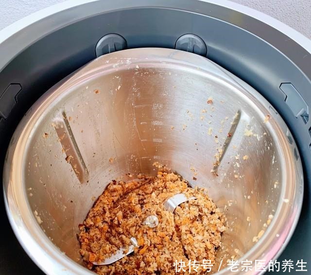 香菇鸡肉馄饨,薄皮大馅,汤鲜肉嫩!