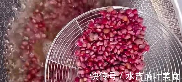 这小饼，不煎也不炒，几分钟就做好营养很高，小姐姐吃最好了！