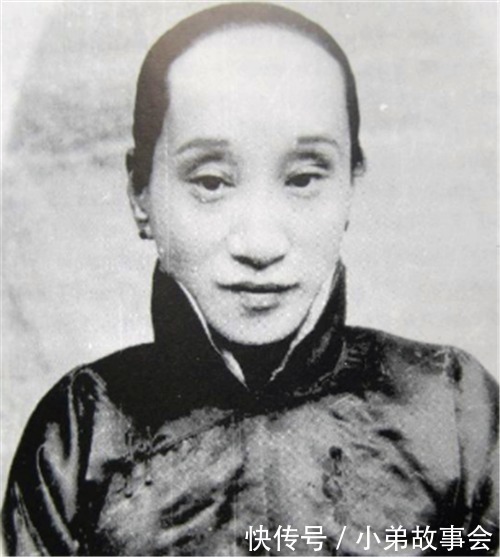 郭沫若写4字骂鲁迅,鲁迅加1字回怼,世人笑称这便是老郭的一生