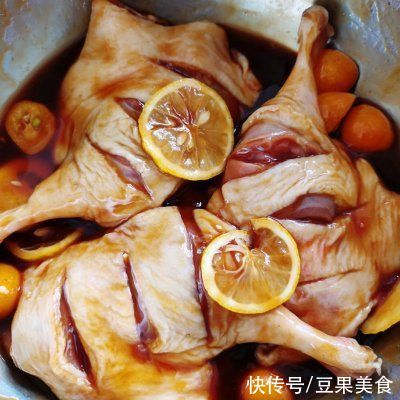 大人小孩都爱吃的鲜果烤鸭腿，学起来