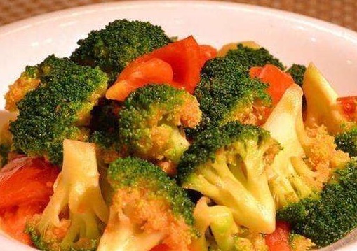 西红柿营养丰富，特别适合美容减肥的爱美女性，三种吃法送给您